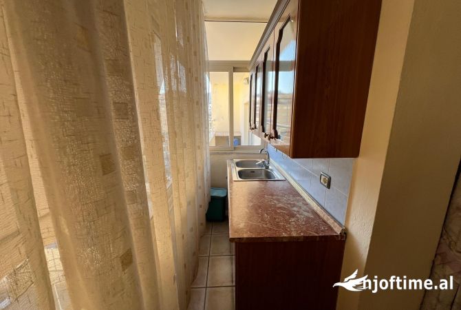 Shtepi me qera Apartament ne Tirane, 1+1, Mobilimi E mobiluar, Pagesa 500  Euro.