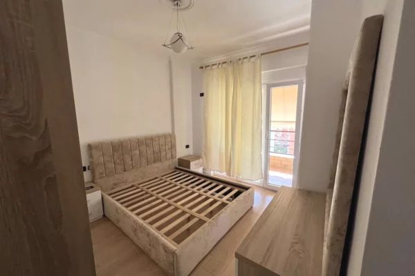 Shtepi me qera Apartament ne Tirane, 1+1, Mobilimi E mobiluar, Pagesa 500  Euro.
