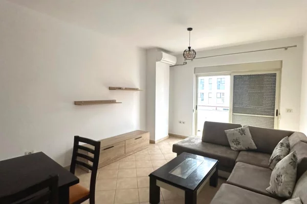 Shtepi me qera 2+1 ne Tirane - 450 Euro