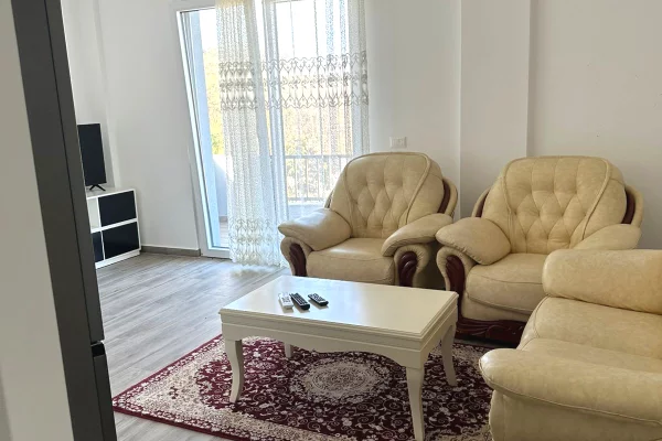 Shtepi me qera Apartament ne Tirane, 2+1, Mobilimi E mobiluar, Pagesa 450  Euro.