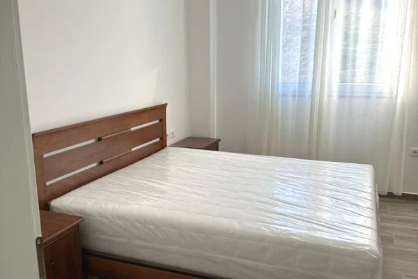 Shtepi me qera Apartament ne Tirane, 2+1, Mobilimi E mobiluar, Pagesa 450  Euro.