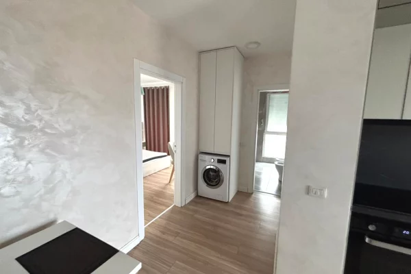 Shtepi me qera Penthose(kati i fundit panoramik) ne Tirane, 2+1, Mobilimi E mobiluar, Pagesa 800  Euro.