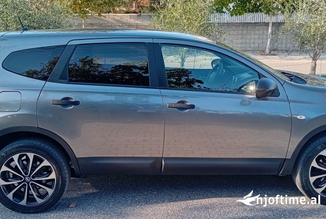 Makina ne shitje ne Tirane - 8,600 Euro