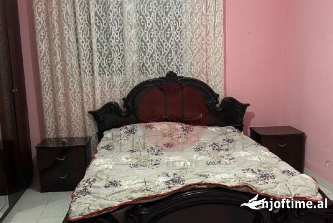 Shtepi me qera Apartament ne Tirane, 2+1, Mobilimi E mobiluar, Pagesa 500  Euro.