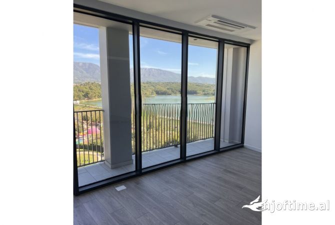 Ambient biznesi me qera 3+1 ne Tirane - 1,300 Euro