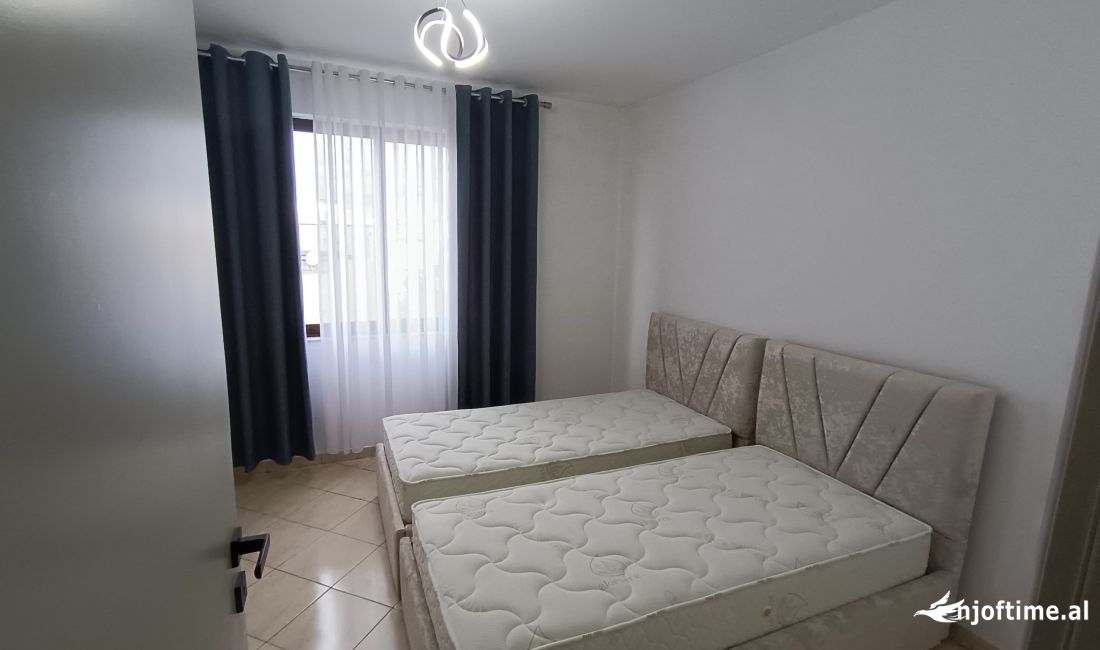 Shtepi me qera Apartament ne Tirane, 2+1, Mobilimi E mobiluar, Pagesa 700  Euro.