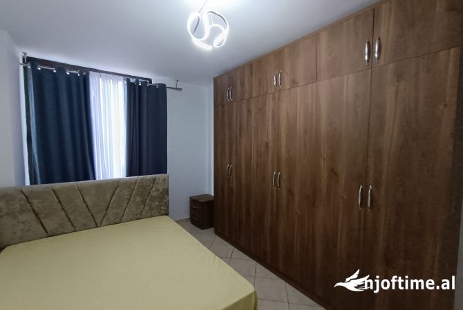 Shtepi me qera Apartament ne Tirane, 2+1, Mobilimi E mobiluar, Pagesa 700  Euro.