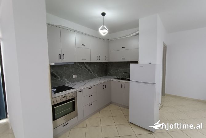 Shtepi me qera Apartament ne Tirane, 2+1, Mobilimi E mobiluar, Pagesa 700  Euro.