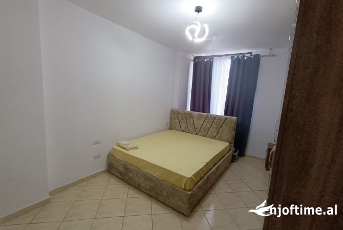 Shtepi me qera Apartament ne Tirane, 2+1, Mobilimi E mobiluar, Pagesa 700  Euro.