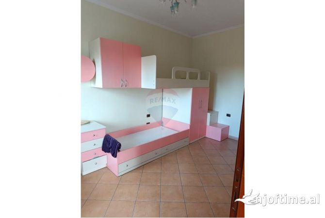 Shtepi me qera 4+1 ne Tirane - 2,500 Euro