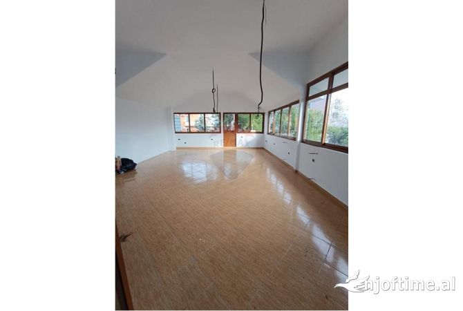 Shtepi me qera 4+1 ne Tirane - 2,500 Euro