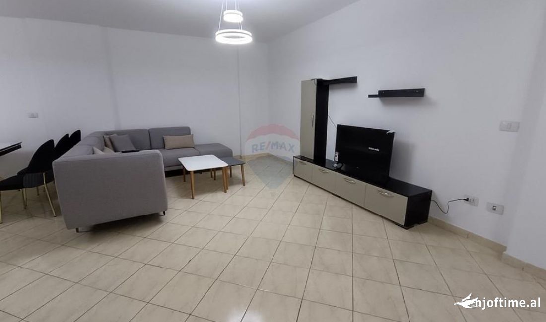 Shtepi me qera Apartament ne Tirane, 2+1, Mobilimi E mobiluar, Pagesa 700  Euro.