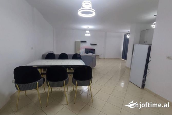 Shtepi me qera Apartament ne Tirane, 2+1, Mobilimi E mobiluar, Pagesa 700  Euro.