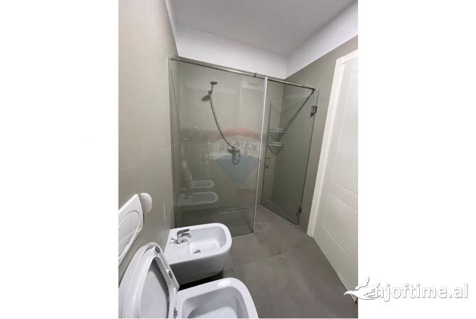 Shtepi me qera Apartament ne Tirane, 2+1, Mobilimi E mobiluar, Pagesa 1,100  Euro.