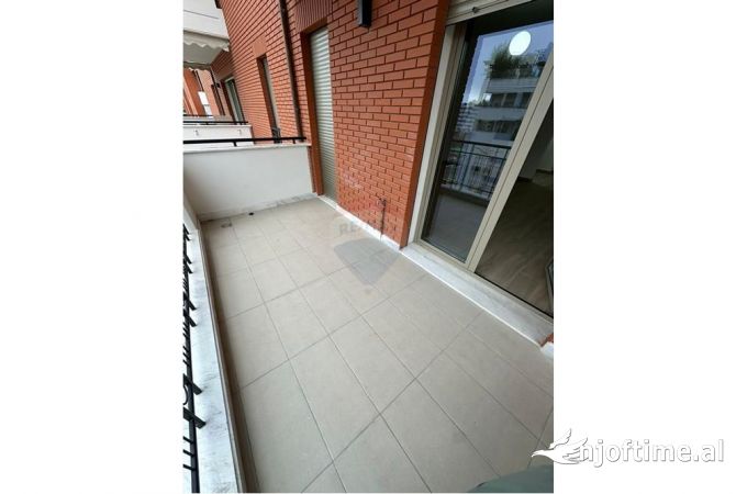 Shtepi me qera Apartament ne Tirane, 2+1, Mobilimi Pjeserisht e mobiluar, Pagesa 900  Euro.