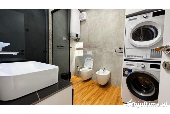 Shtepi ne shitje Apartament ne Tirane, 2+1, Mobilimi E mobiluar, Pagesa 215,000  Euro.