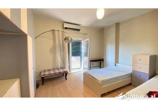 Shtepi ne shitje Apartament ne Tirane, 2+1, Mobilimi E mobiluar, Pagesa 200,000  Euro.