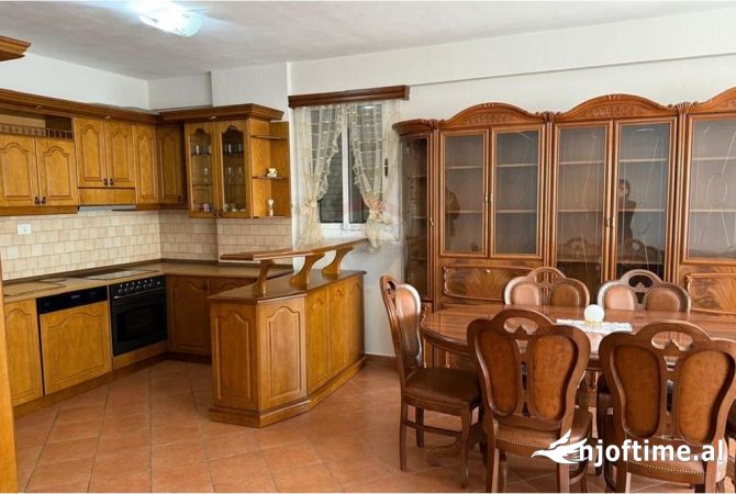 Shtepi me qera 2+1 ne Tirane - 550 Euro