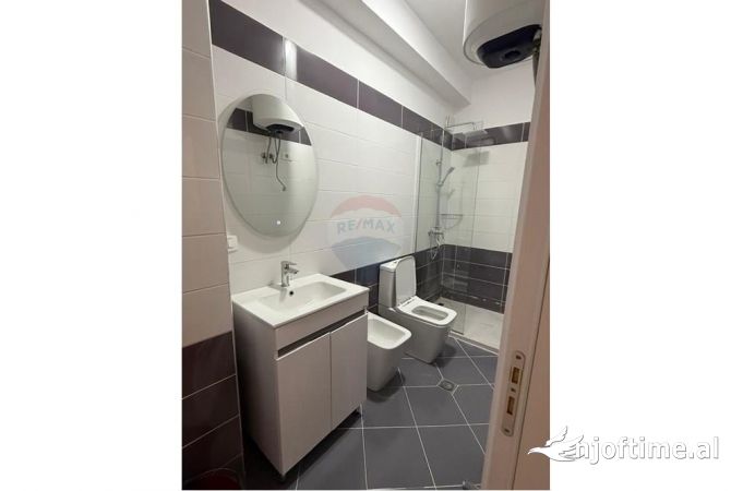 Shtepi me qera Apartament ne Tirane, 2+1, Mobilimi Bosh, pa mobiluar, Pagesa 750  Euro.