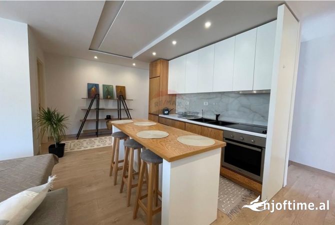 Shtepi ne shitje Apartament ne Tirane, 3+1, Mobilimi E mobiluar, Pagesa 275,000  Euro.