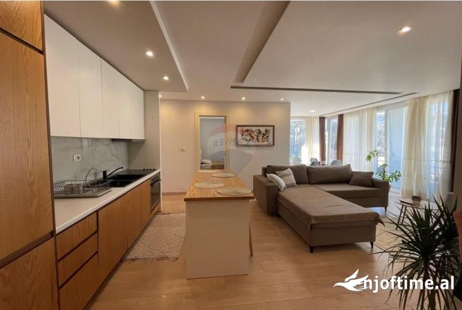 Jepet apartament 3+1+2 per shitje tek Kopshtit Zoologjik