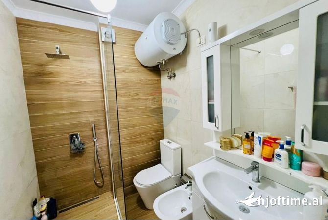 Shtepi ne shitje Apartament ne Tirane, 3+1, Mobilimi E mobiluar, Pagesa 280,000  Euro.