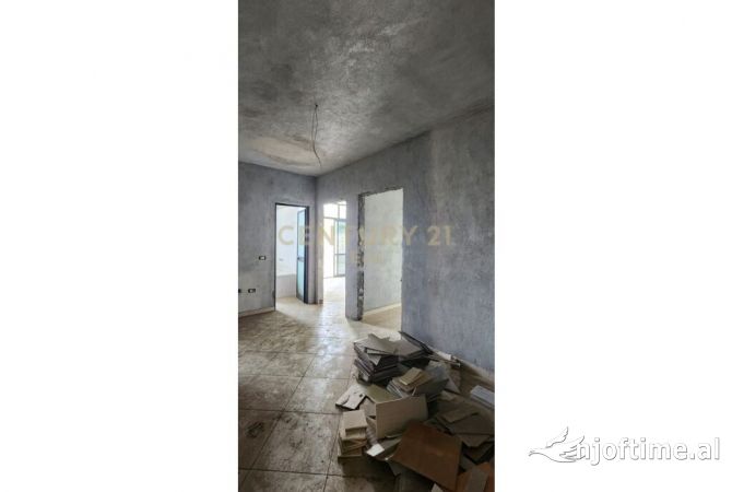 Shtepi ne shitje Penthose(kati i fundit panoramik) ne Durres, 3+1, Mobilimi Bosh, pa mobiluar, Pagesa 220,000  Euro.