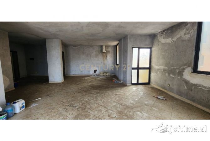 Shtepi ne shitje Penthose(kati i fundit panoramik) ne Durres, 3+1, Mobilimi Bosh, pa mobiluar, Pagesa 220,000  Euro.