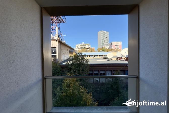 Ambient biznesi me qera 3+1 ne Tirane - 220,000 Leke