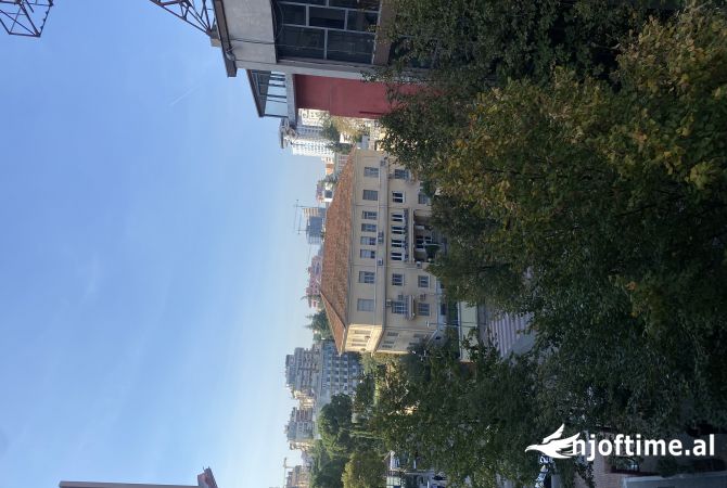 Ambjenete zyrash me Qera