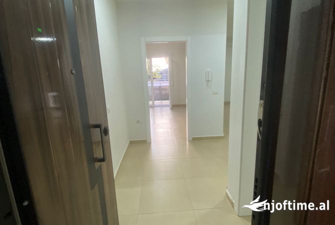 Ambient biznesi me qera 3+1 ne Tirane - 1,800 Euro