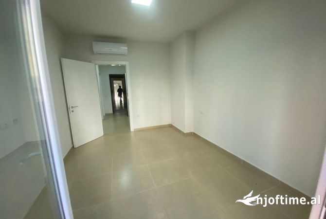 Apartamente me qera per zyra