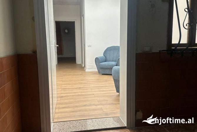 Shtepi me qera 5+1 ne Tirane - 1,500 Euro