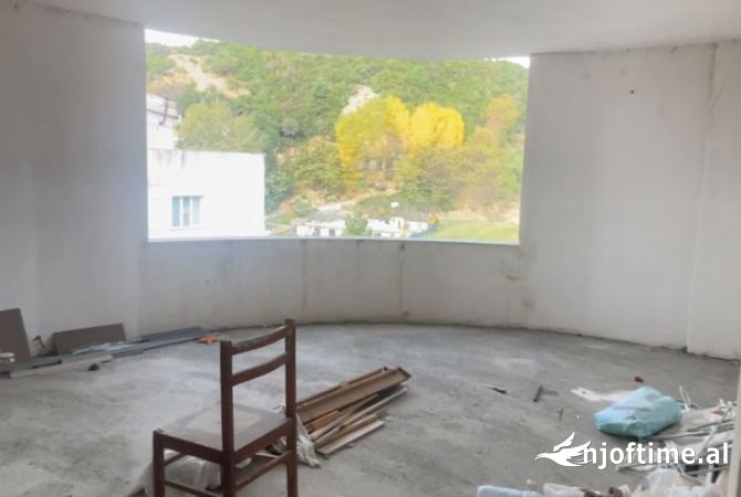Shtepi ne shitje Apartament ne Tirane, 1+1, Mobilimi Bosh, pa mobiluar, Pagesa 55,000  Euro.