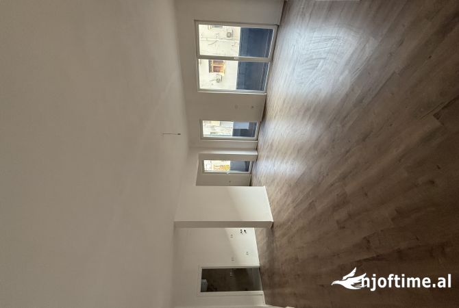 Ambient biznesi me qera 3+1 ne Tirane - 900 Euro