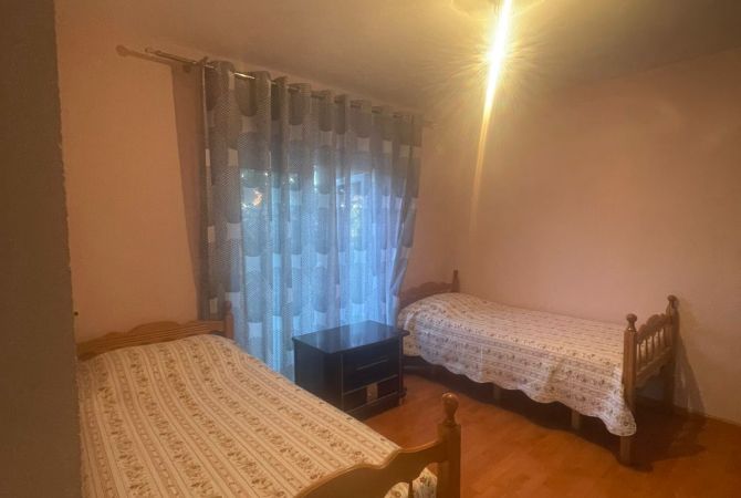 Shtepi me qera Apartament ne Tirane, 2+1, Mobilimi E mobiluar, Pagesa 35,000  Leke.