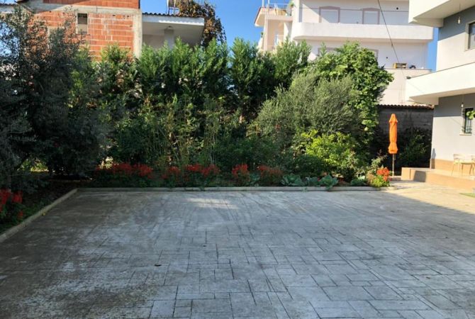 Luxury villas for sale in Tirana 4+1, Furnished