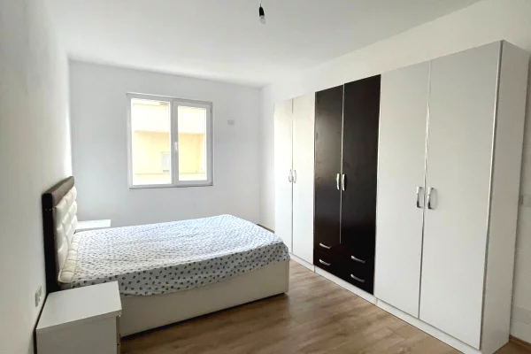 Shtepi me qera Apartament ne Tirane, 2+1, Mobilimi E mobiluar, Pagesa 40,000  Leke.