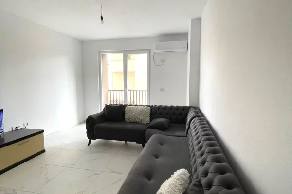 Shtepi me qera Apartament ne Tirane, 2+1, Mobilimi E mobiluar, Pagesa 40,000  Leke.