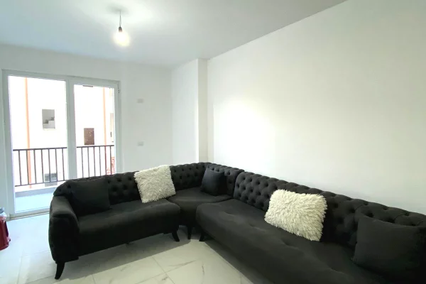 Shtepi me qera 2+1 ne Tirane - 30,000 Leke