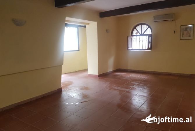 Ambient biznesi ne shitje 1+1 ne Tirane - 150,000 Euro
