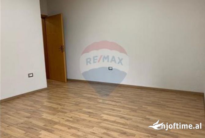 Ambient biznesi me qera 3+1 ne Tirane - 550 Euro