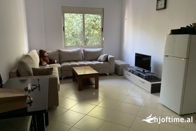Shtepi me qera 1+1 ne Tirane - 30,000 Leke