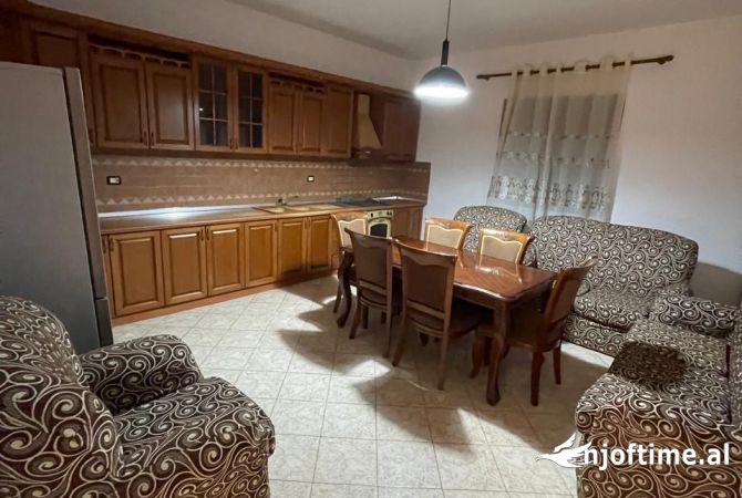 Shtepi me qera 2+1 ne Tirane - 400 Euro