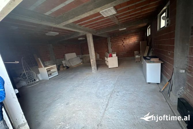 Ambient biznesi me qera 4+1 ne Tirane - 400 Euro