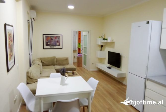 Shtepi me qera 2+1 ne Tirane - 60,000 Leke