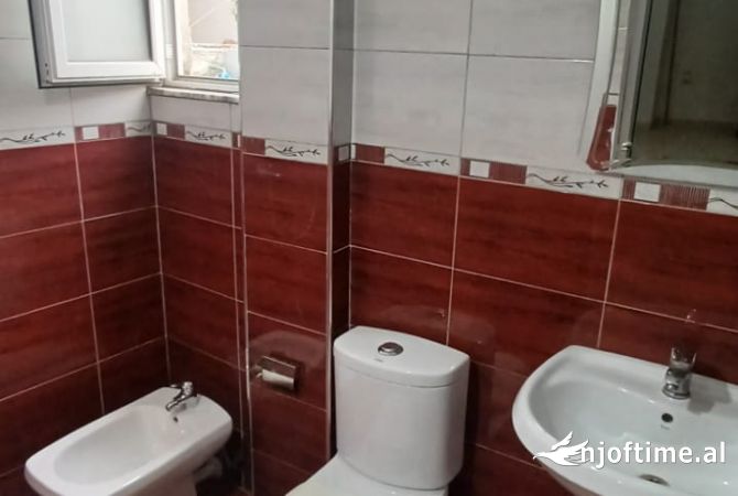 Zyre per qira ne Bllok 116m2