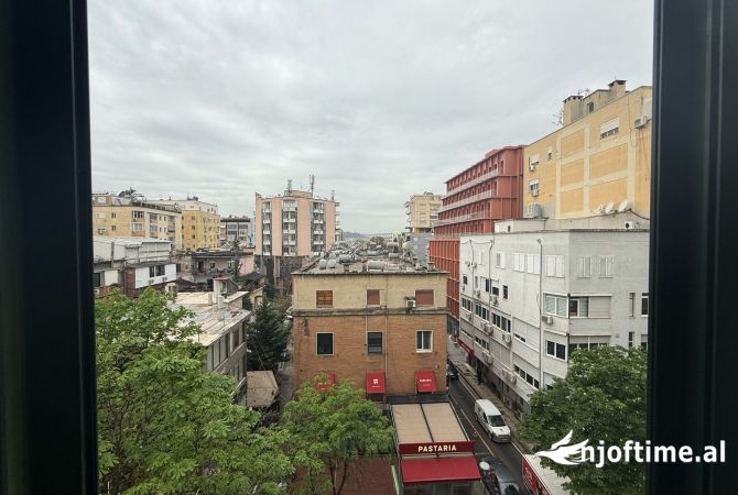 Ambient biznesi me qera 3+1 ne Tirane - 1,700 Euro