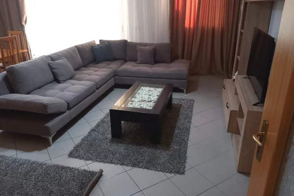 Shtepi me qera 2+1 ne Tirane - 70,000 Leke