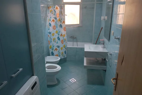 Shtepi me qera Apartament ne Tirane, 2+1, Mobilimi E mobiluar, Pagesa 70,000  Leke.